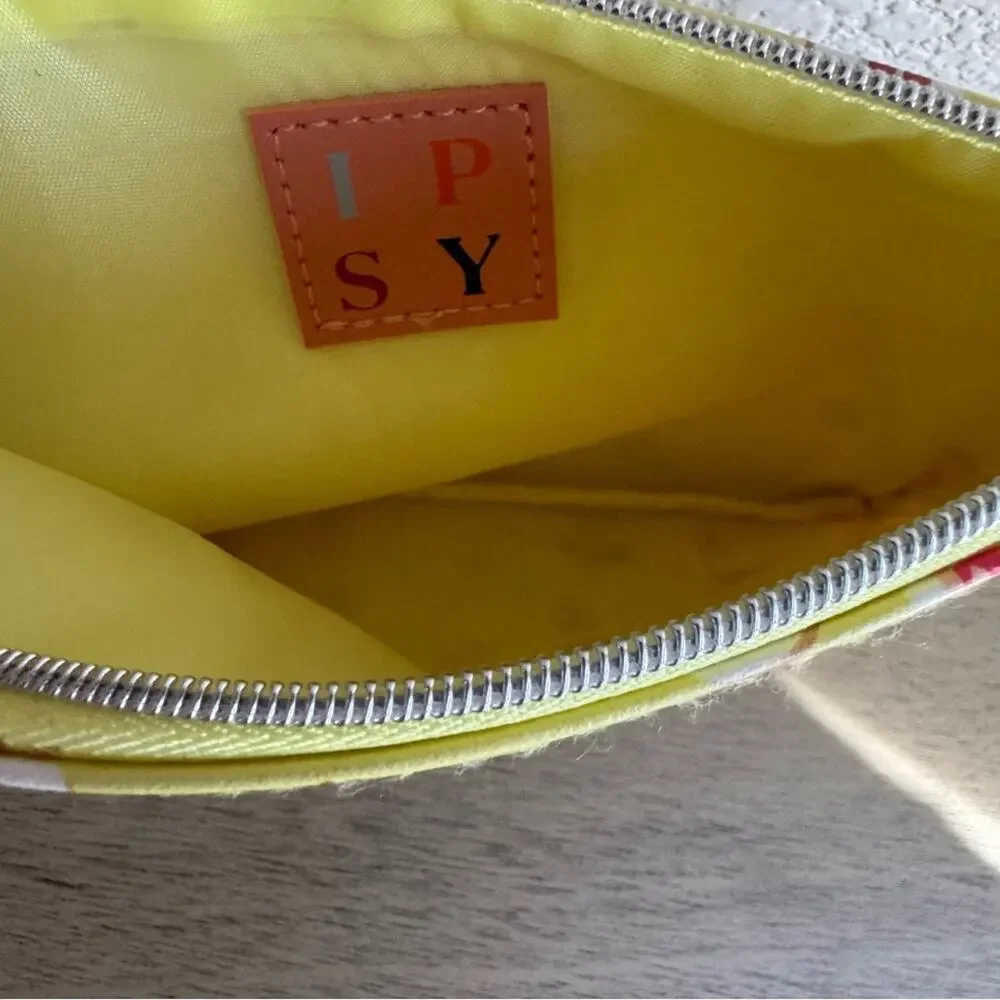 NWOT Ipsy June 2020 Glam Bag‎